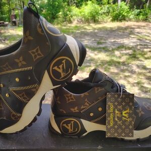 Louis Vuitton Men's Black and Gold Sneakers